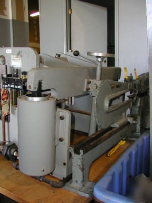 Bantam 12 ton press brake, pneumatic 24