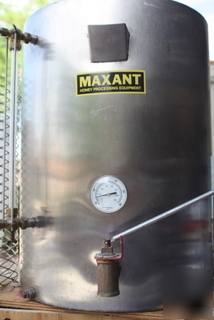 Maxant honey bottling and storage tank