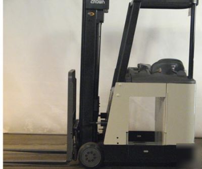 Used crown electric forklift - counterbalanced