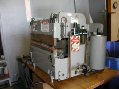 Bantam 12 ton press brake, pneumatic 24
