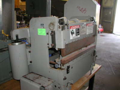 Bantam 12 ton press brake, pneumatic 24