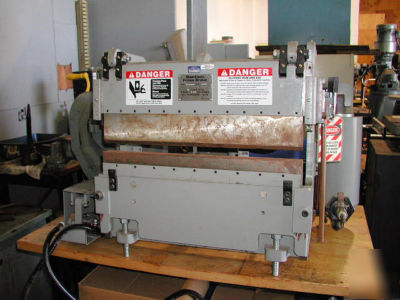 Bantam 12 ton press brake, pneumatic 24