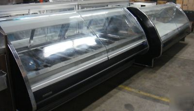 16FT of beautiful curved display for deli/convenience 