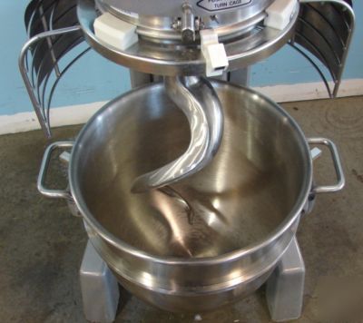 Hobart D330 30 qt mixer w/bowl guard, attachments, ec 
