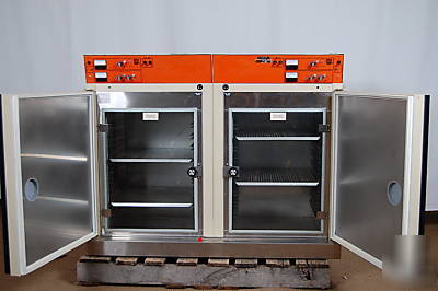 Napco 5200 CO2 dual chamber jacketed incubator