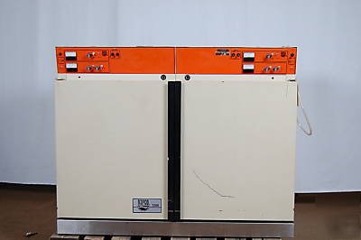 Napco 5200 CO2 dual chamber jacketed incubator