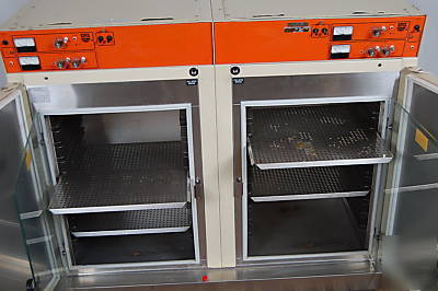 Napco 5200 CO2 dual chamber jacketed incubator