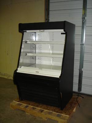 Structural concept lighted refrigerated display case