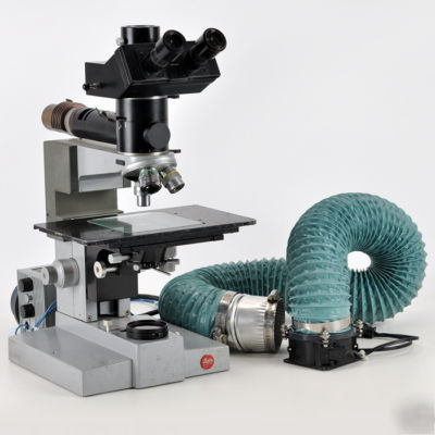 Leitz-wetzlar dialux trinocular microscope w/light sour
