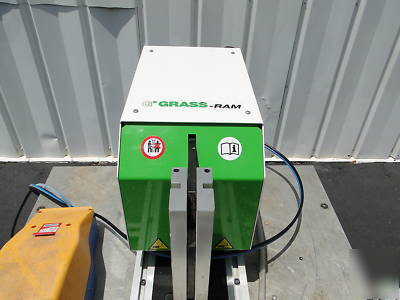 Grass ram wood hinge press machine 2001YR