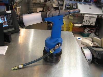 Avdel G2 pneumatic pop rivet gun riviter