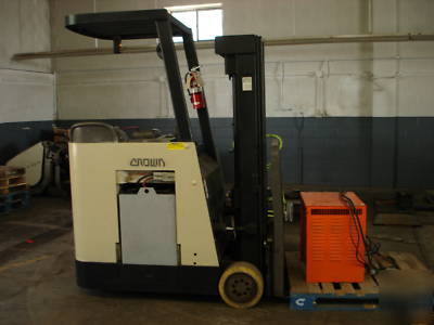 2000 crown counterbalance fork lift-no 