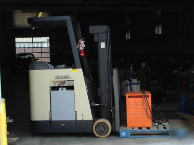 2000 crown counterbalance fork lift-no 