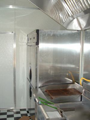 2010 barbeque concession trailer / mobile kitchen 