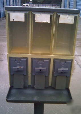 One vendstar 3000 candy vending machine triple head 