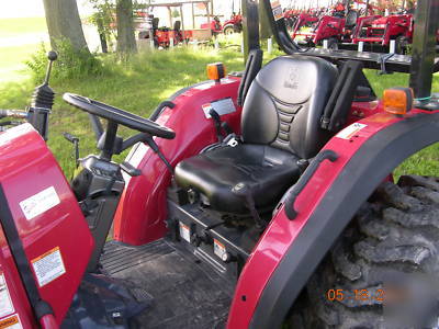Mahindra 3510 w/loader & 4WD