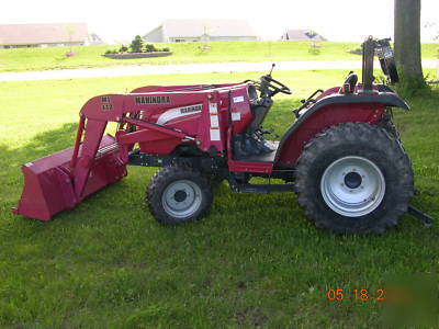 Mahindra 3510 w/loader & 4WD