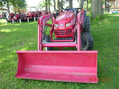 Mahindra 3510 w/loader & 4WD