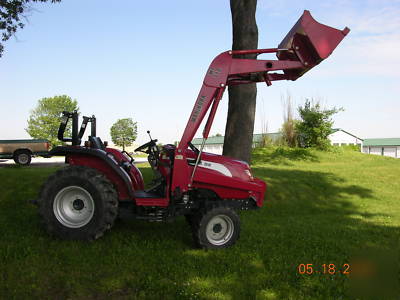 Mahindra 3510 w/loader & 4WD