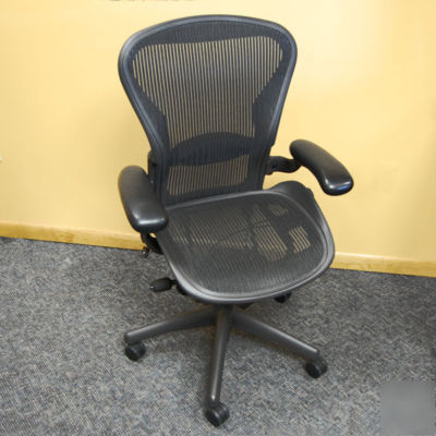 Herman miller aeron chair - fully adjustable blk/size b