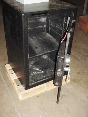 Large depository drop safe electronic time delay used