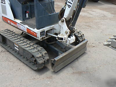 Bobcat 2005 323 mini excavator wit 16