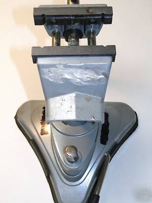 General 1850 vacuum swivel vise