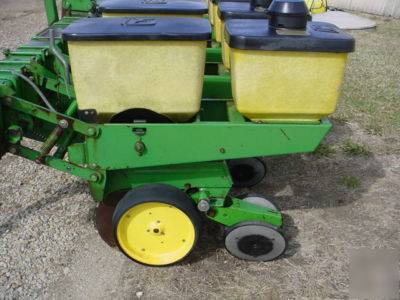 John deere 6 row planter , 7000 3PT mounted, notill