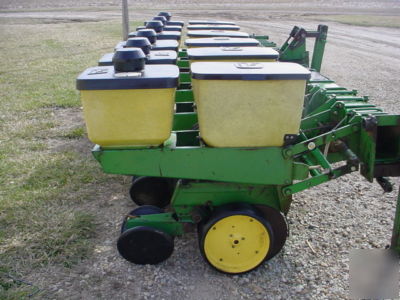 John deere 6 row planter , 7000 3PT mounted, notill