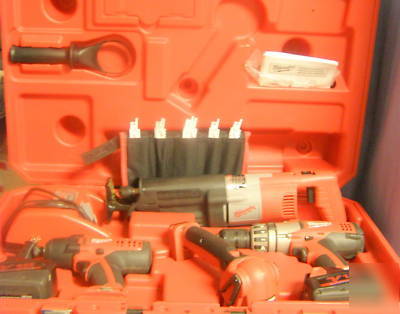 Milwaukee V18 0920 4 - piece combo kit hammer drill 
