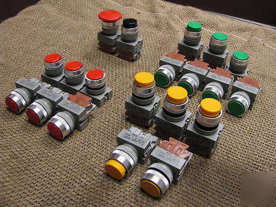 Lot of (20) miscellaneous 41-10560 izumi pushbuttons