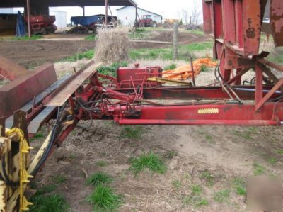 New holland 1032 pull-type hay wagon