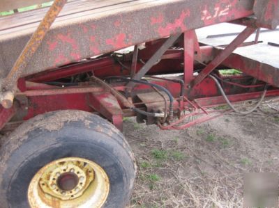 New holland 1032 pull-type hay wagon