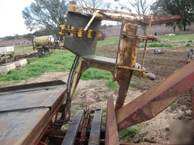 New holland 1032 pull-type hay wagon