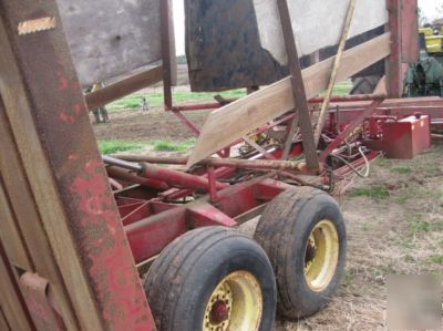 New holland 1032 pull-type hay wagon