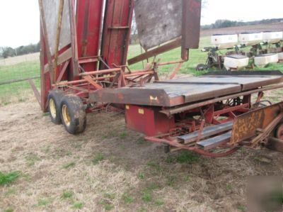 New holland 1032 pull-type hay wagon