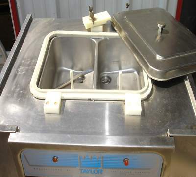 Used taylor twist soft serve ice cream machine Y162-27 