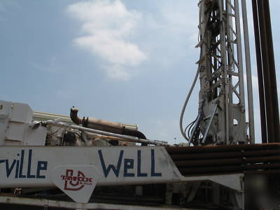 Water well drilling rig w/ huge amount of extras.