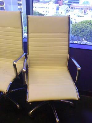 Set of 10 leatherette conference chairs