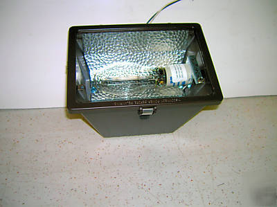 150 watt high pressure sodium floodlight with lamp