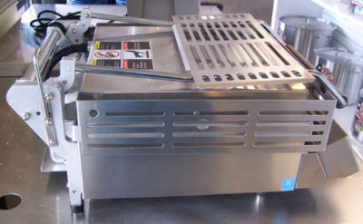 Star electric table top shell toaster grill GR138TB