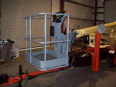 New jlg T350,41' lift,06,219 hours,painted, batteries
