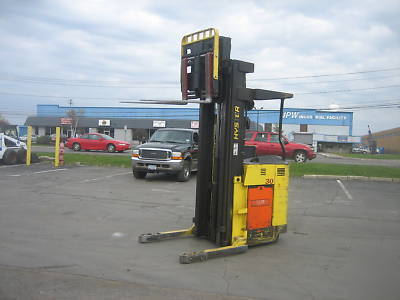 Hyster forklift 2000 deepreach truck ,3000# 251