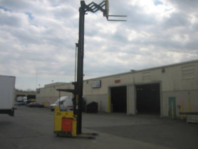 Hyster forklift 2000 deepreach truck ,3000# 251