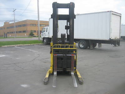 Hyster forklift 2000 deepreach truck ,3000# 251