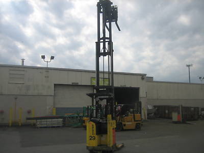 Hyster forklift 2000 deepreach truck ,3000# 251