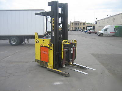 Hyster forklift 2000 deepreach truck ,3000# 251