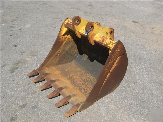 Nice john deere 310E 36IN backhoe bucket # 0683