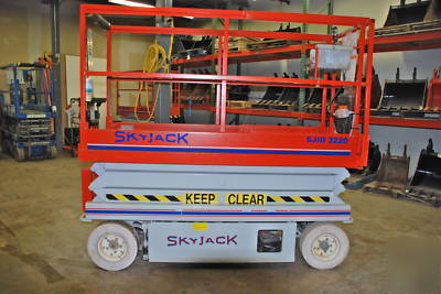 Skyjack sjiii 3220 20' electric scissor lift
