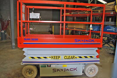 Skyjack sjiii 3220 20' electric scissor lift